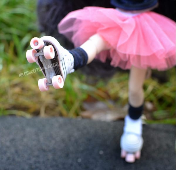 Roller trucks 1/6 Pullip or small BJD size doll – Image 4